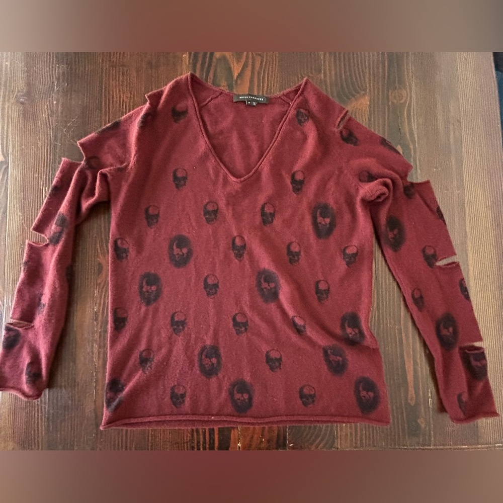 Skull Cashmere | Maroon | Slits on sleeves | V-neck | Size Medium